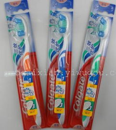 義烏商貿城中的明星單品 高露潔三效優護牙刷9200在杜超日用百貨批發城的市場解析